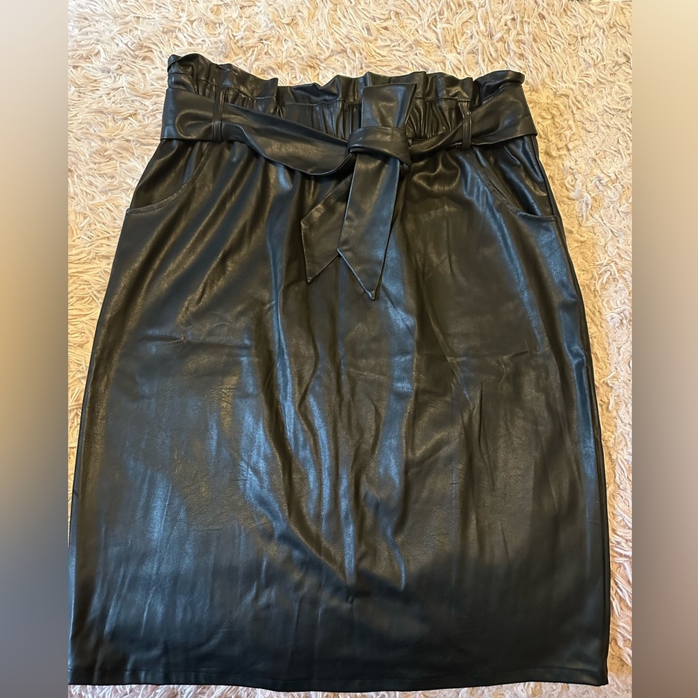 EUC black vegan leather time and tru 12/14 skirt
